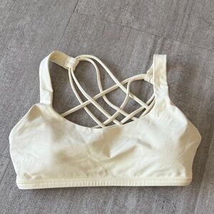 Lululemon free to be wild bra size 2 in Sundance color NWOT